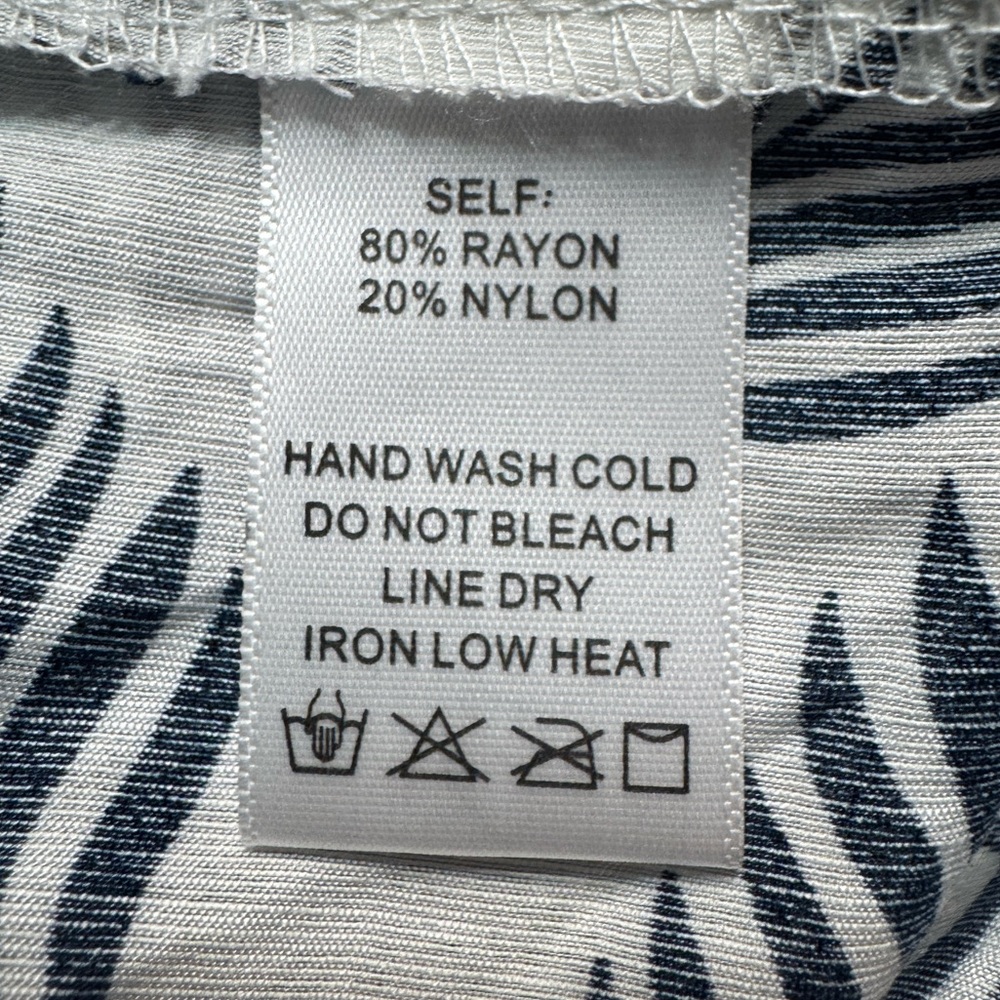 NWT ee:some Beachside Living Navy & White Smocked Sleeveless Maxi Dress Size L - Picture 7 of 8